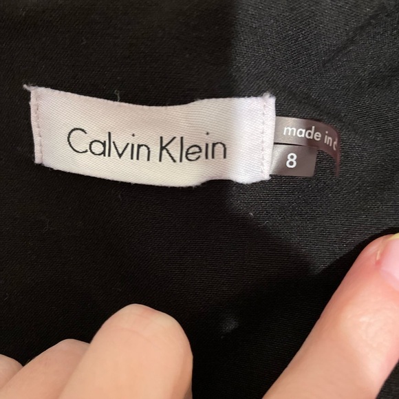 Elegant Black Sleeveless Sheath Dress with Ruffle Detail – Size 8 Calvin Klein - Picture 2 of 7